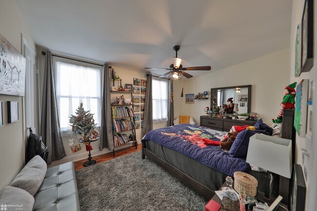 Bedroom - 909 Washington St