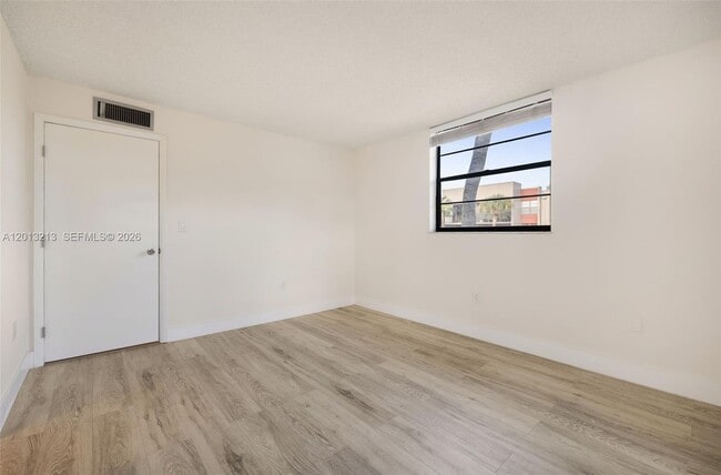 Building Photo - 10825 SW 112th Ave