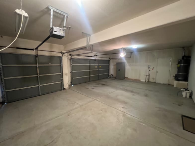 Building Photo - 7563 N Carnegie Ave