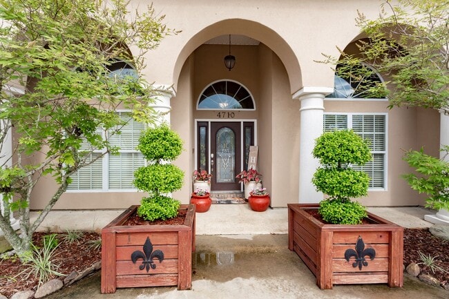 Building Photo - 3 Bedroom House in Addis with Pool, Gazebo...