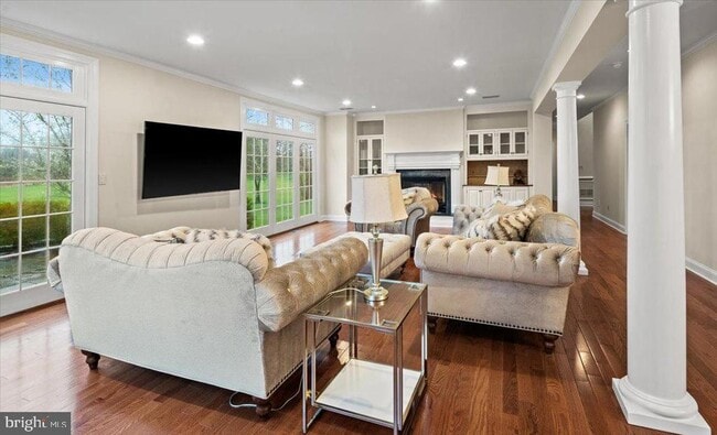 Building Photo - 12 Windermere Way