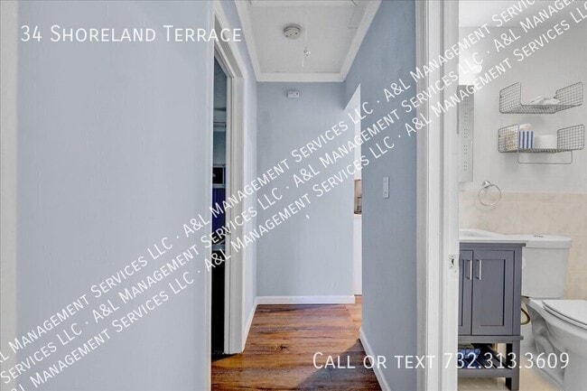 Building Photo - 34 Shoreland Terrace