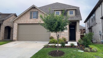 Building Photo - 3952 Oak Creek Cir