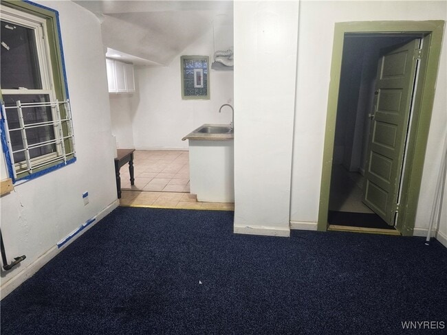 Building Photo - 38 Sobieski St