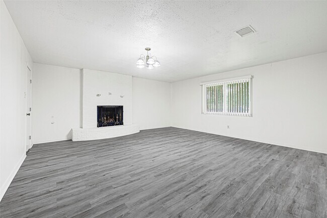 Building Photo - 1231 Country Ln