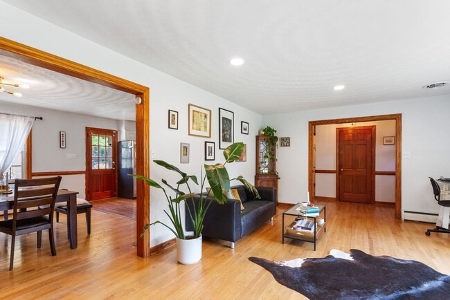 Building Photo - Thoroughgood