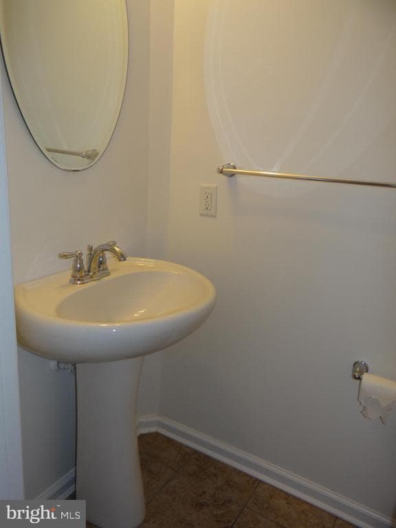 Building Photo - 400 Larose Dr