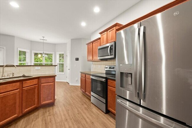 Building Photo - 5 Bedroom in Buford. Great School
