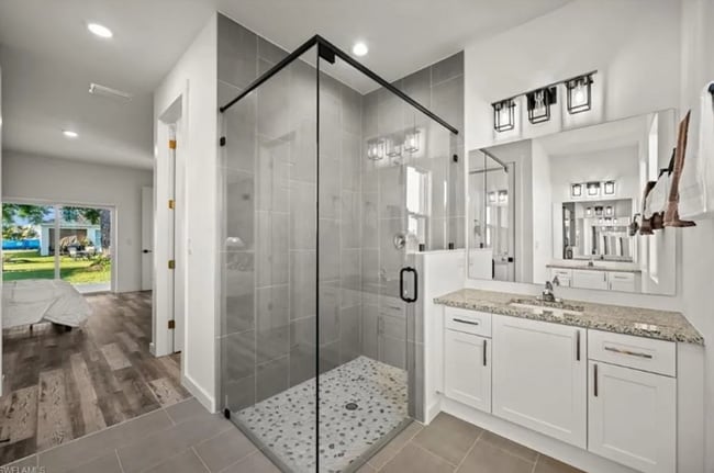 Building Photo - Home in Cape Coral – Modern Design. 1 mont...