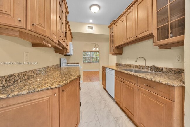 Building Photo - 46 Montilla Ave