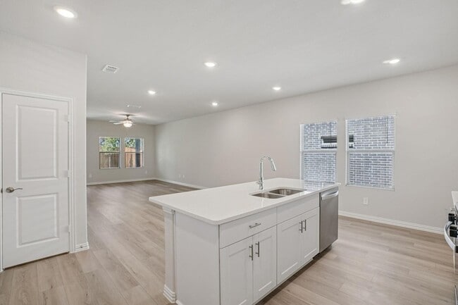 Building Photo - 6001 Belchamp Dr