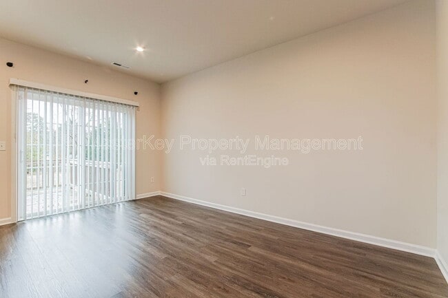 Building Photo - 945 Arnold Place Dr