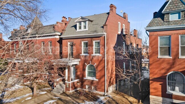 Building Photo - 2137 Russell Blvd