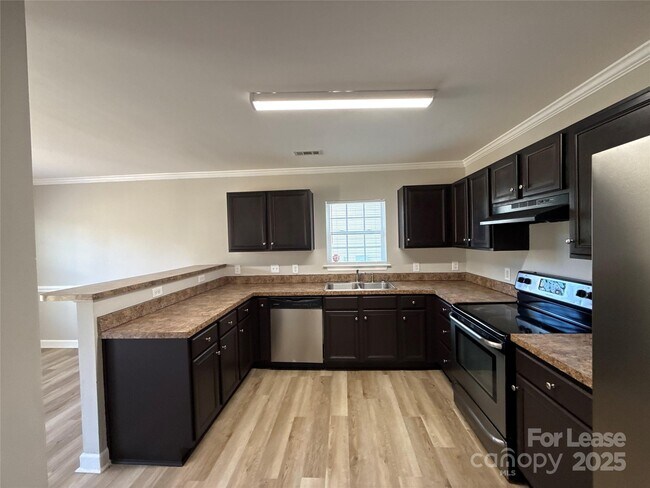 Building Photo - 4713 Brewer Dr