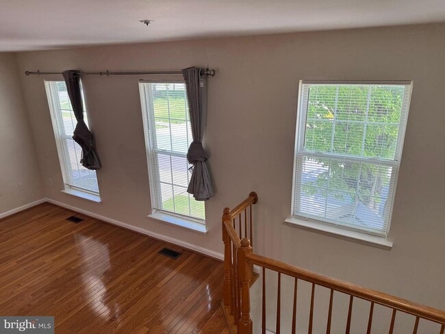 Building Photo - 6007 Rose Bay Dr