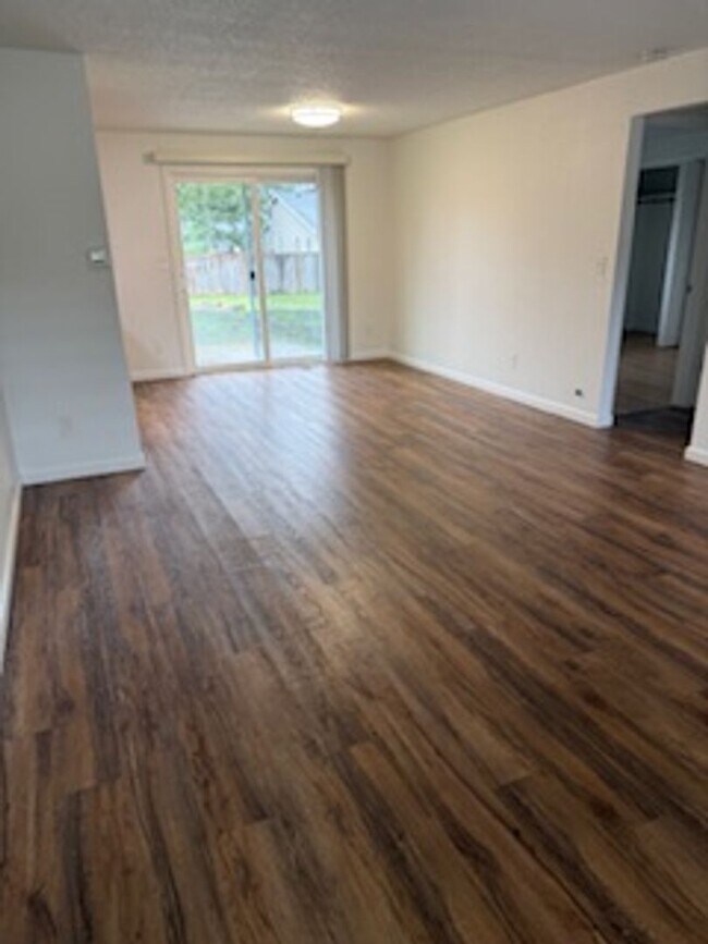 Building Photo - Central Lakes - Lakewood Duplex