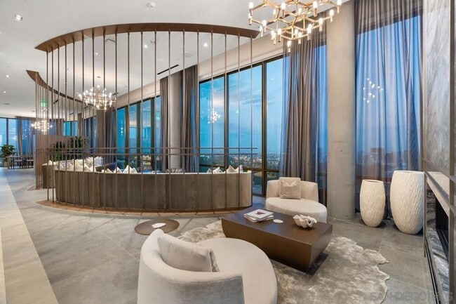 Building Photo - 525 Olive St