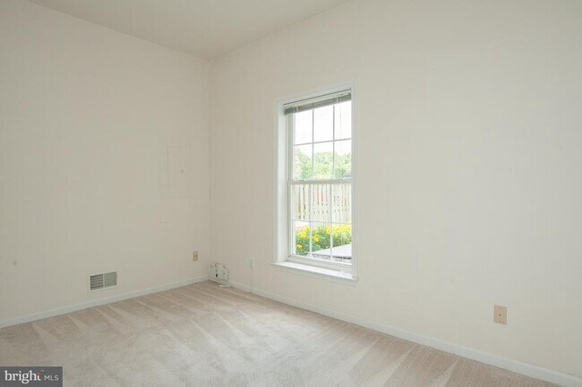 Building Photo - 6862 Alicia Ct