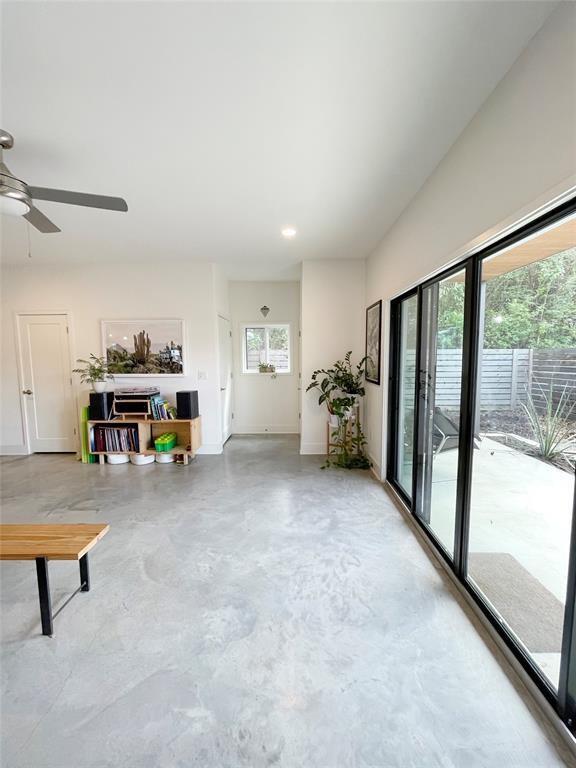 Building Photo - 2101 Montopolis Dr