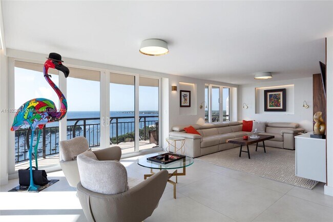 Building Photo - 2843 S Bayshore Dr