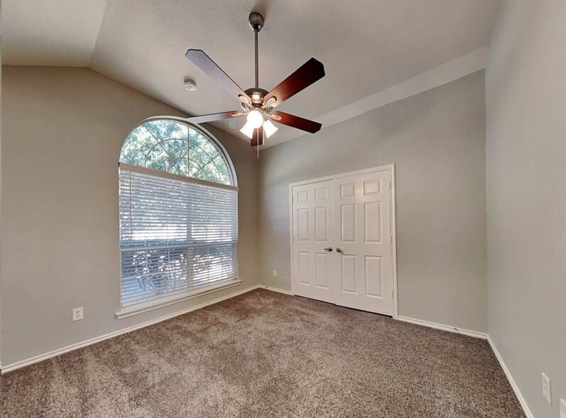 Building Photo - 2920 Crystal Way