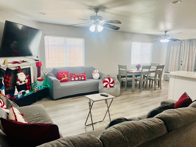 Building Photo - Spacious Single-Story 4 Bedroom Home with Lovely Backyard