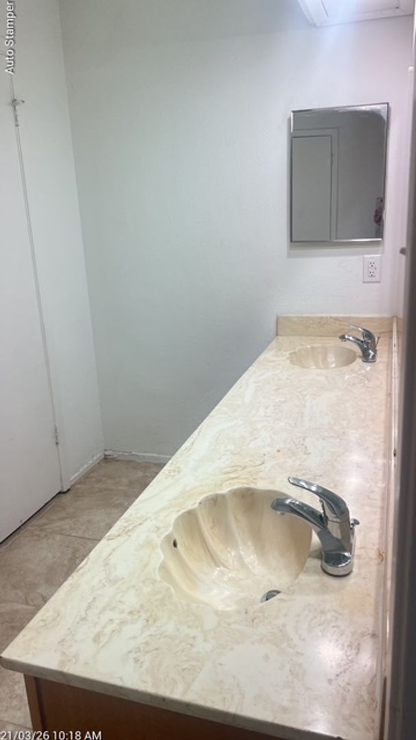 Building Photo - 7221 W Cleburne Rd