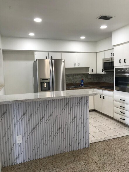 Building Photo - 10472 SW 46th St