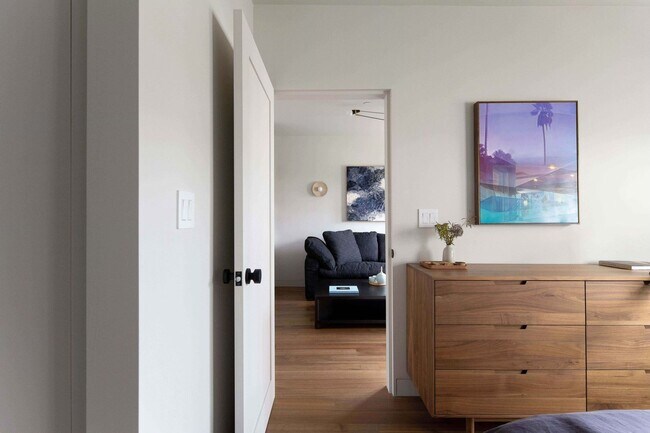 Building Photo - 1 Bed / 1 Bath Bungalow - 2 Blocks from the beach in Santa Monica