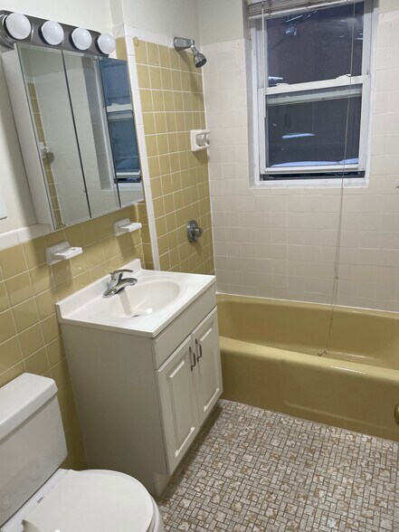 Building Photo - 400 Somerville Ave