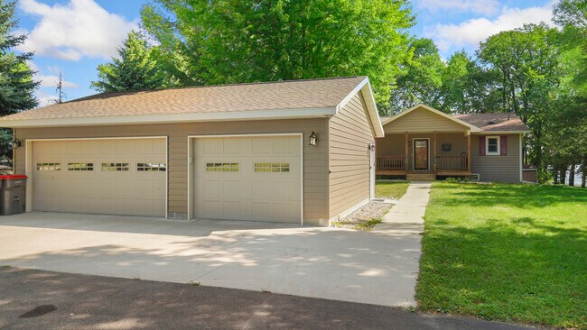 Building Photo - 15955 Bayview Dr NE