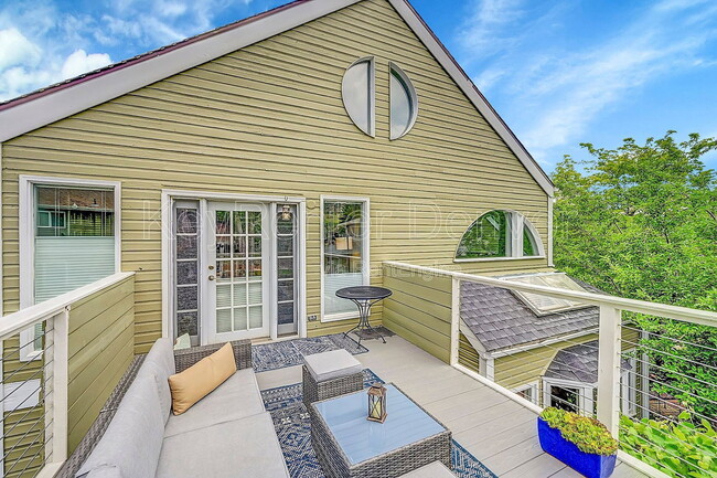 Building Photo - 3427 Iris Ct