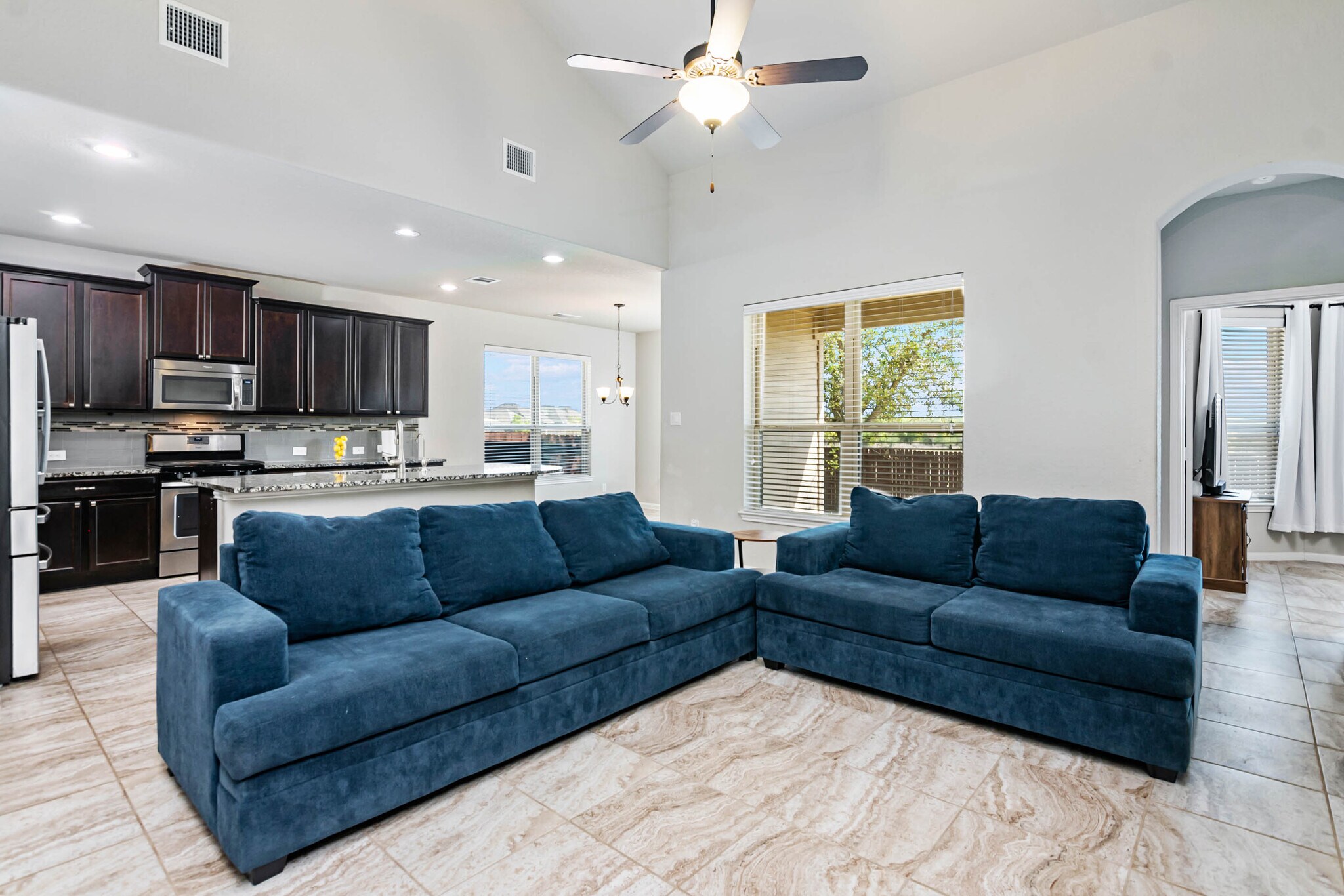 Building Photo - 9870 Mulhouse Dr