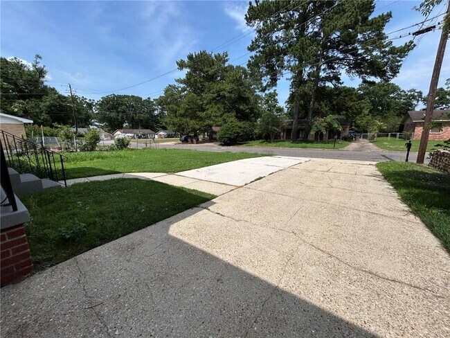 Building Photo - 506 Seville Dr