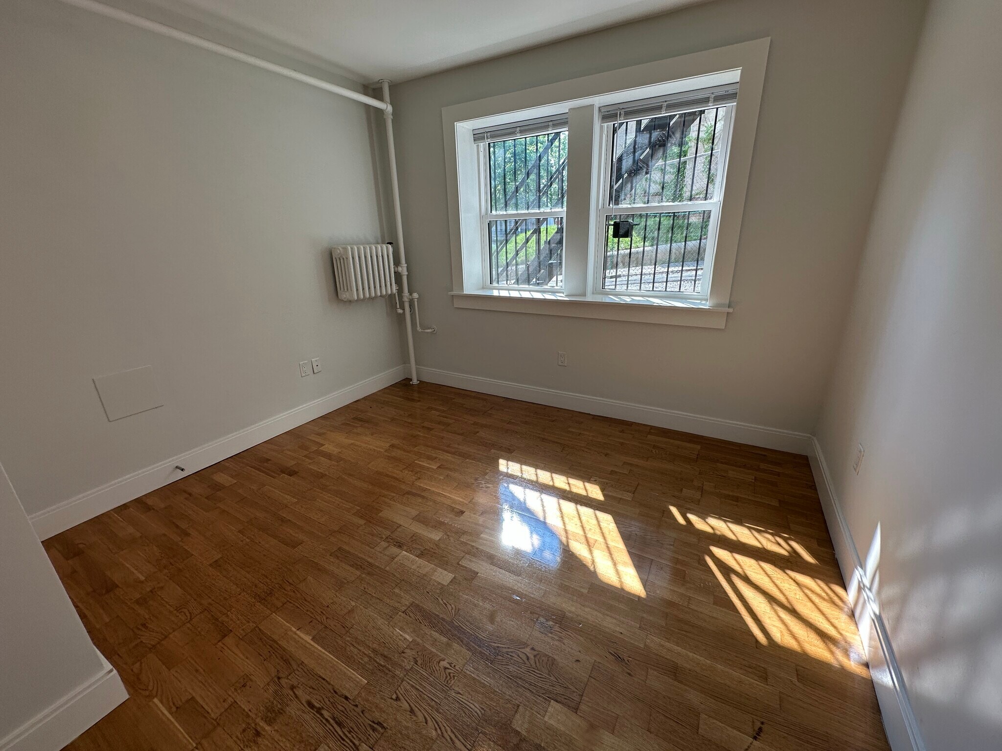 Building Photo - 36 Madison St