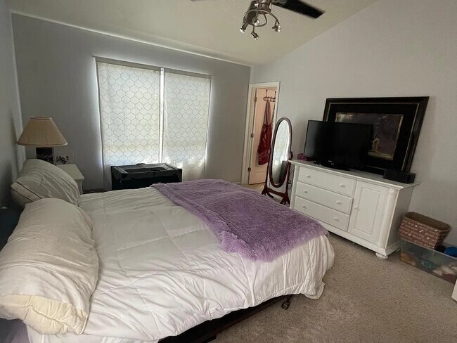 Building Photo - 15455 Carob Cir