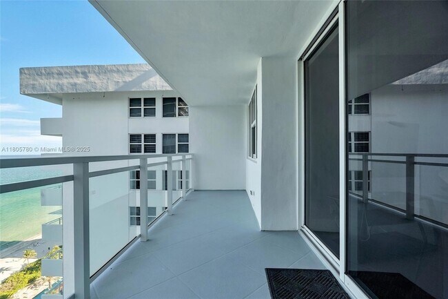 Building Photo - 2030 S Ocean Dr