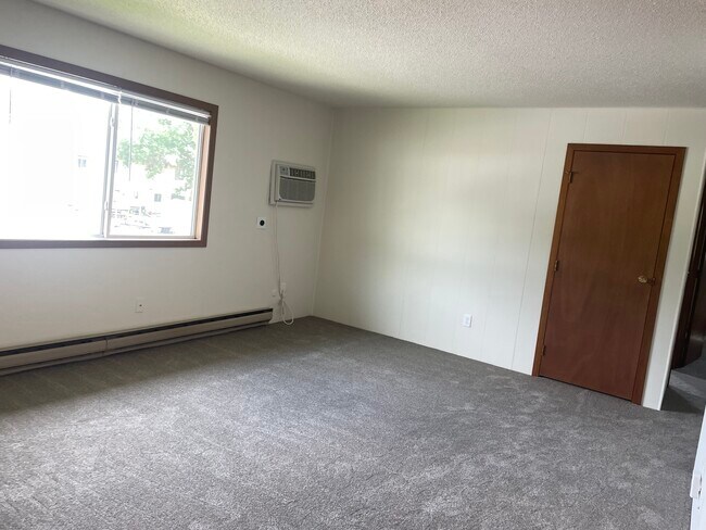 Building Photo - 425 8th Ave NE