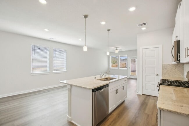 Building Photo - 18616 Hillswood Dr