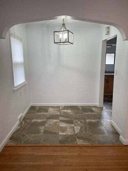 Building Photo - 2109 4th Ave N