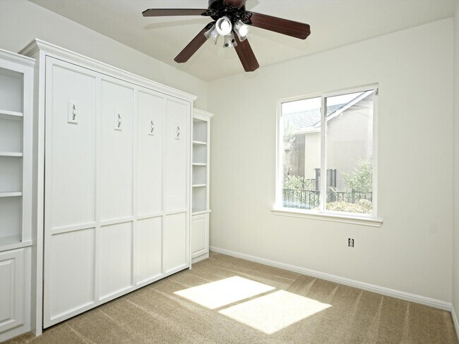Building Photo - 708 Texas Dr
