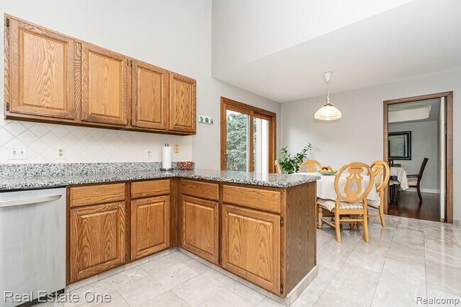 Building Photo - 1574 Devonshire Dr