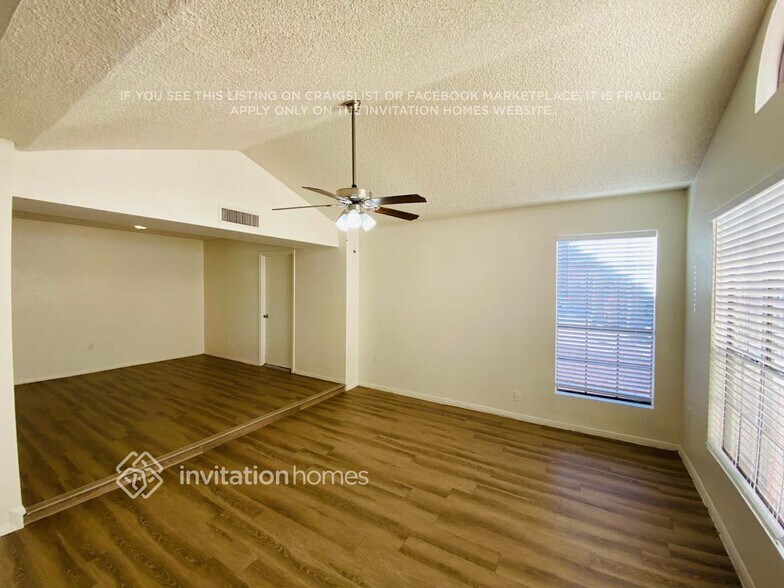 Building Photo - 501 N Red Rock St