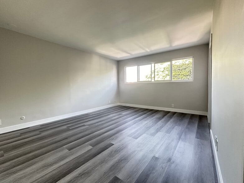 Building Photo - 244 N Almont Dr