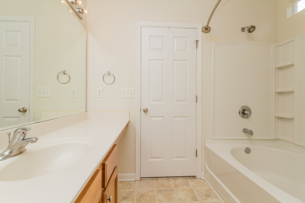 Building Photo - 413 Creekside Ln