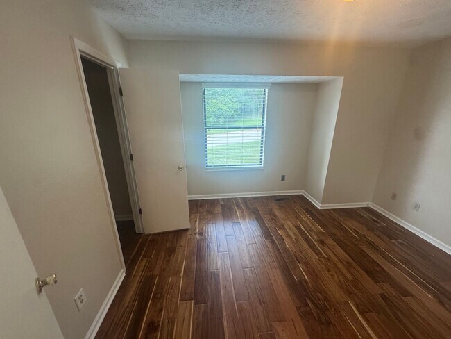 Building Photo - 625 Shadywood Ln