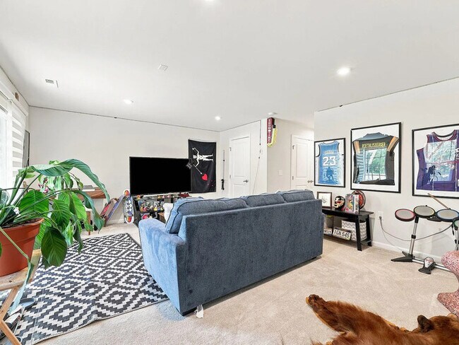 Building Photo - Lease OR Lease to Own