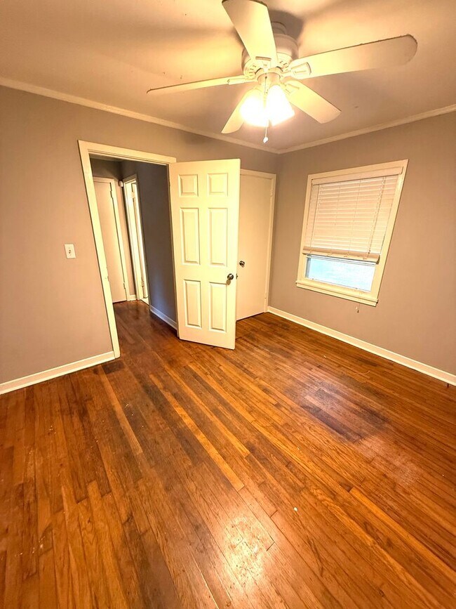 Building Photo - 454 Forest Hills Dr
