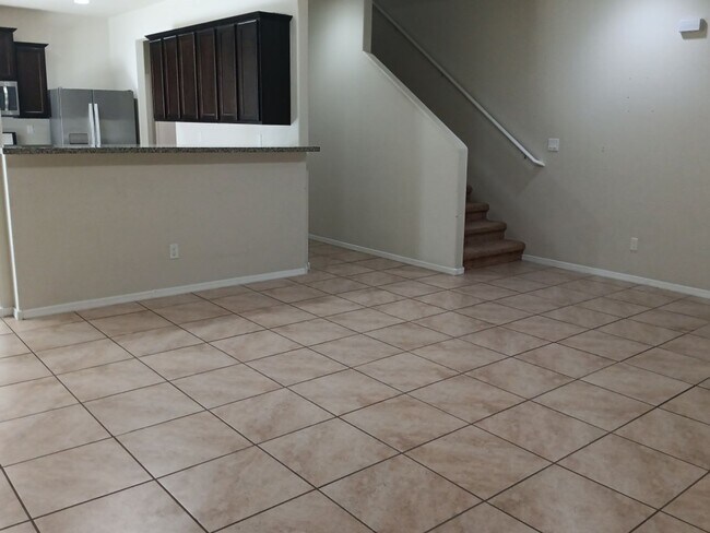 Building Photo - 4 Bedroom, 3 Bathroom! Lovely Home!