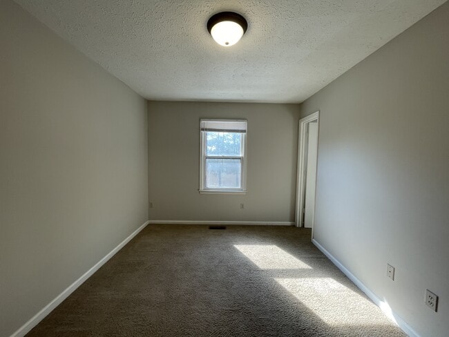 Building Photo - 139 Cedar Crest Dr